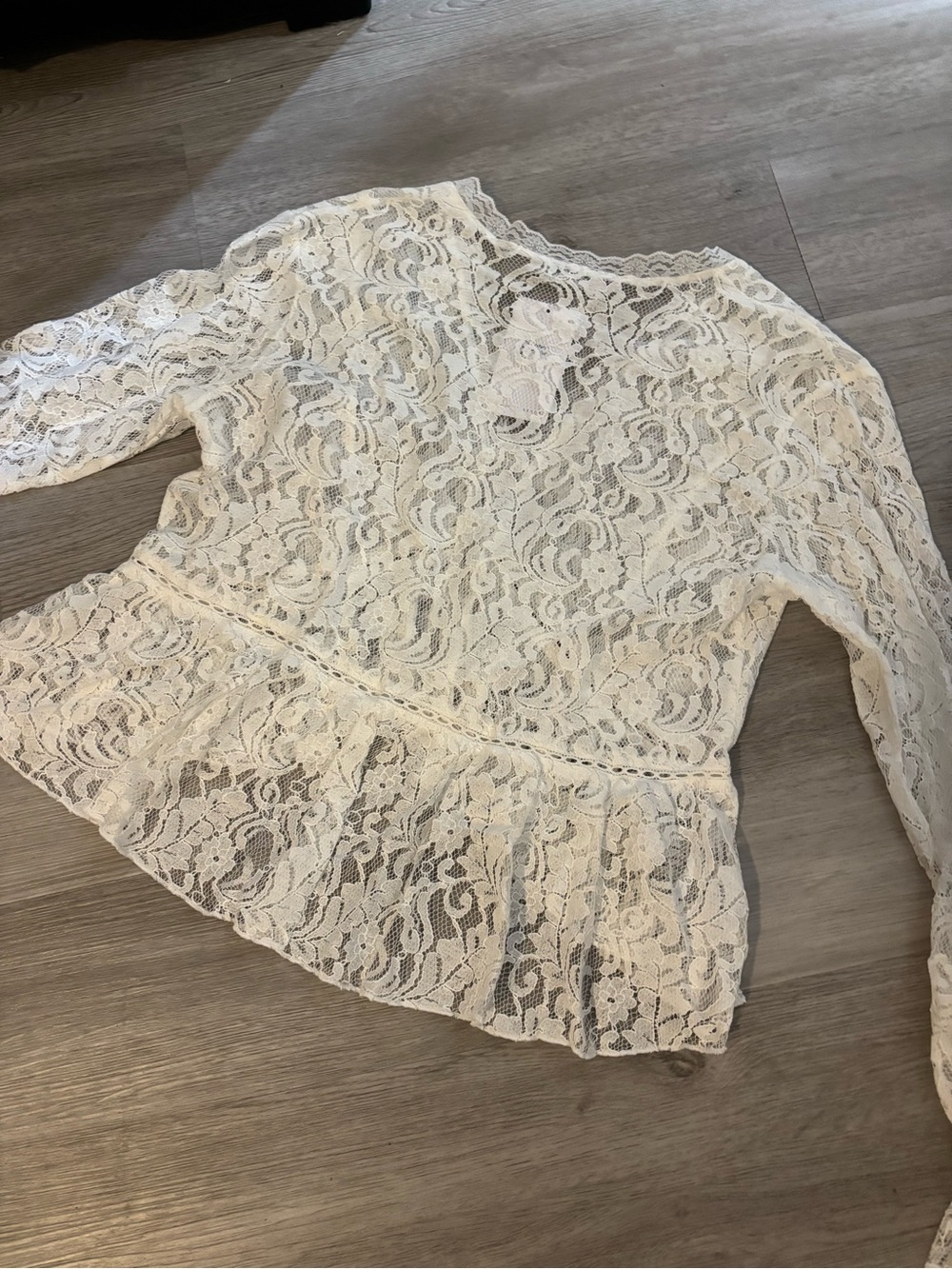 blueb collection Long Sleeve Lace Blouse in off white Large NWT